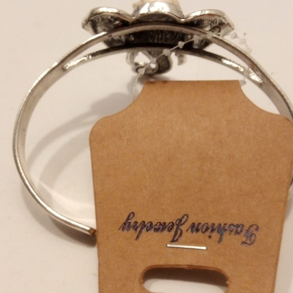 Elephant Head Cuff Bracelet Silver/White - Picture 2 of 4